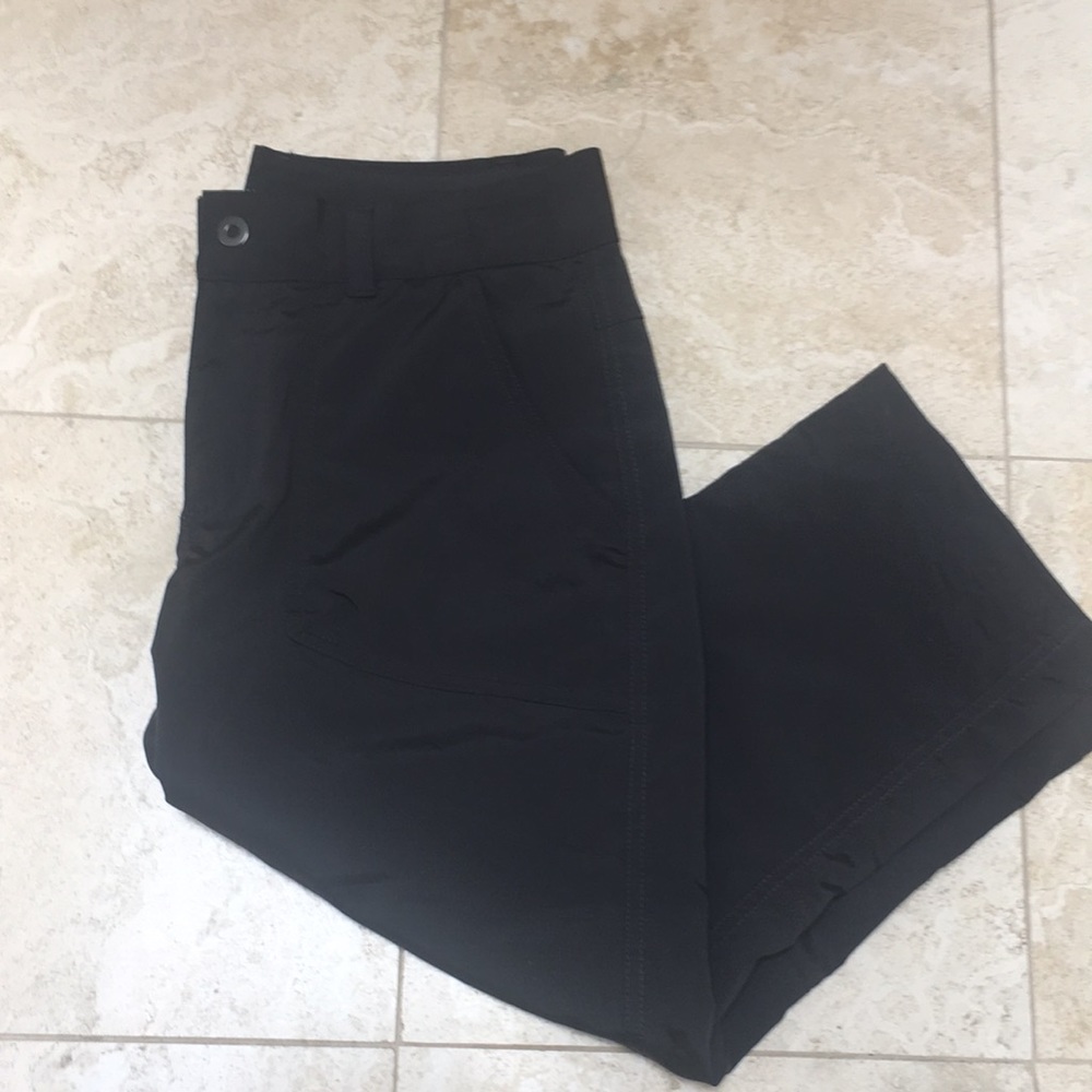 NWOT Columbia Capris , 8 , never worn.great for the outdoors